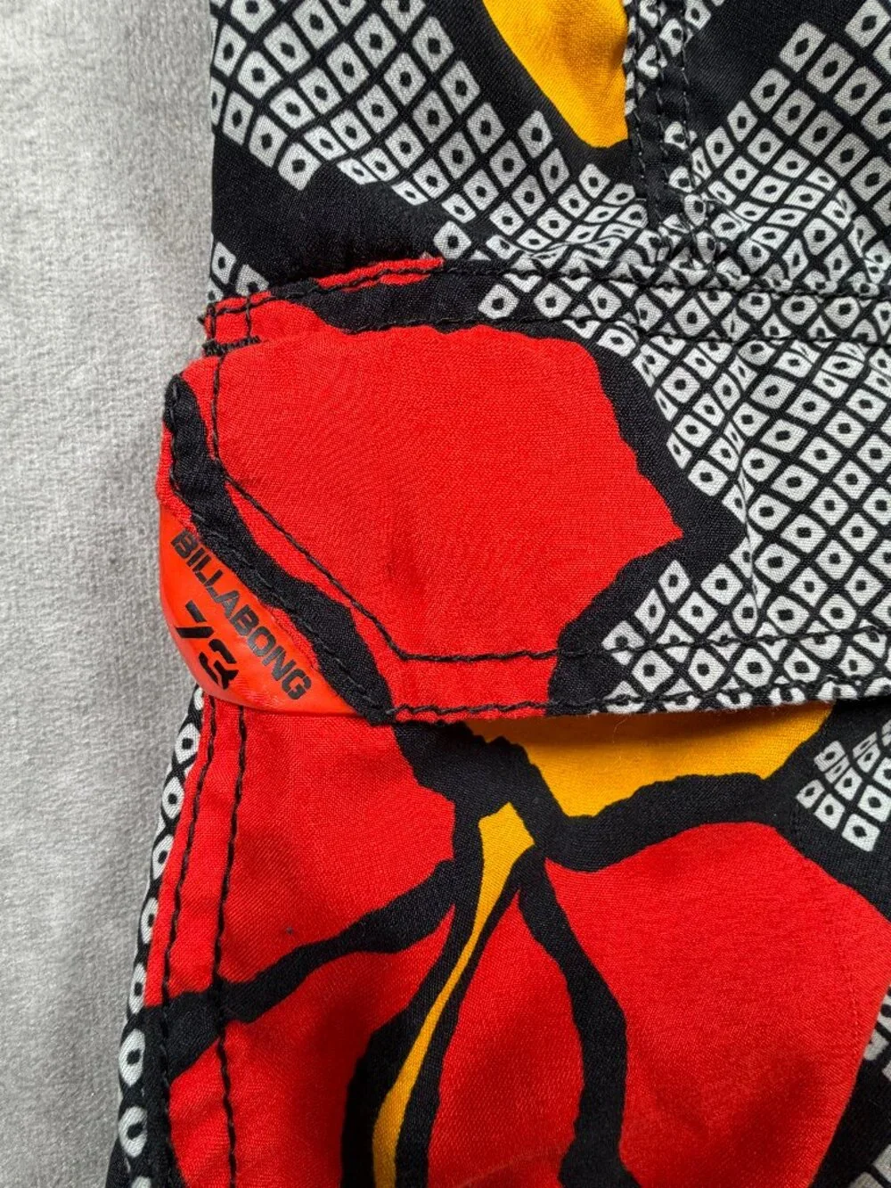 Billabong Mens Size 34 Board Shorts Black Hibiscus Floral Surf Swim Trunks